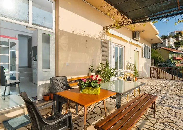 Lovely In Jesenice Apartment Krilo
